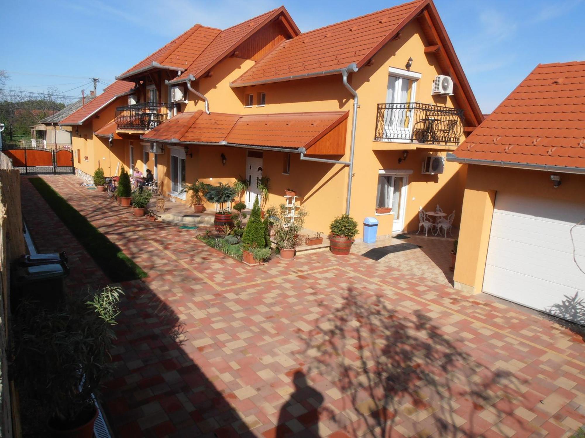 Gal Apartmanhaz Harkány Buitenkant foto